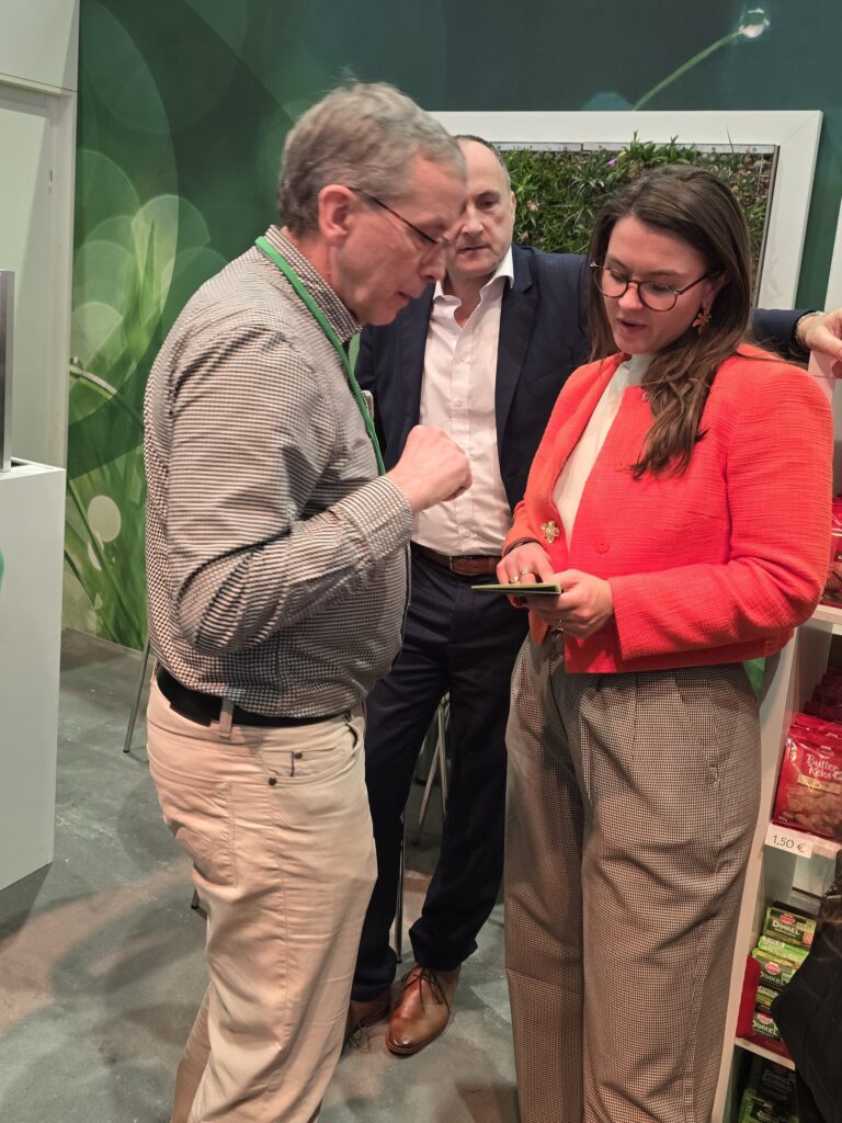 Grüne Woche 2026: Bundestagsabgeordnete Anna Aeikens im Gespräch über Digitalisierung in der Pflanzenzüchtung mit DiP-Sprecher Prof. Dr. Klaus Pillen.