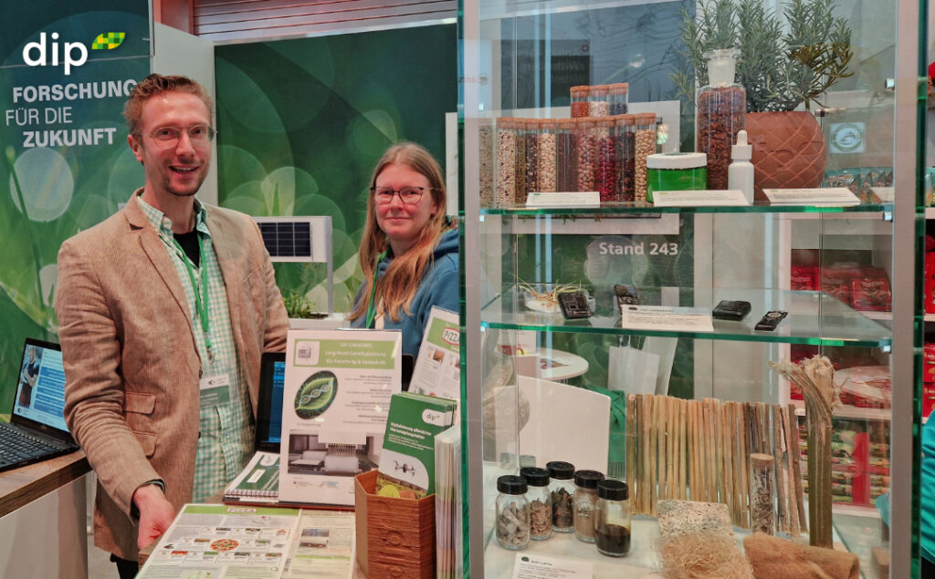 Grüne Woche 2026: Dr. Thomas Schmutzer und Jana Müglitz von DiP-DIAMANT eröffnen den DiP-Stand