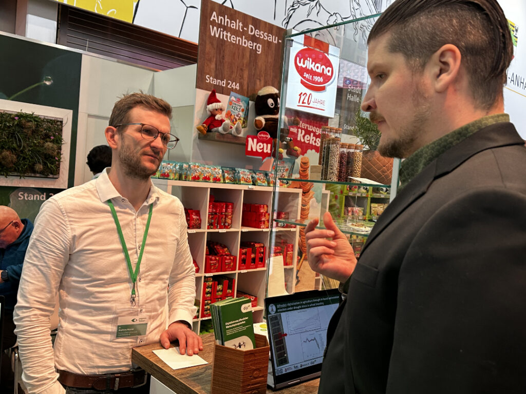 Grüne Woche 2026: Unser Partnerprojekt DiPredict, hier Dr. Andreas Maurer von der MLU, im Gespräch zum Einsatz von UAV in der Landwirtschaft