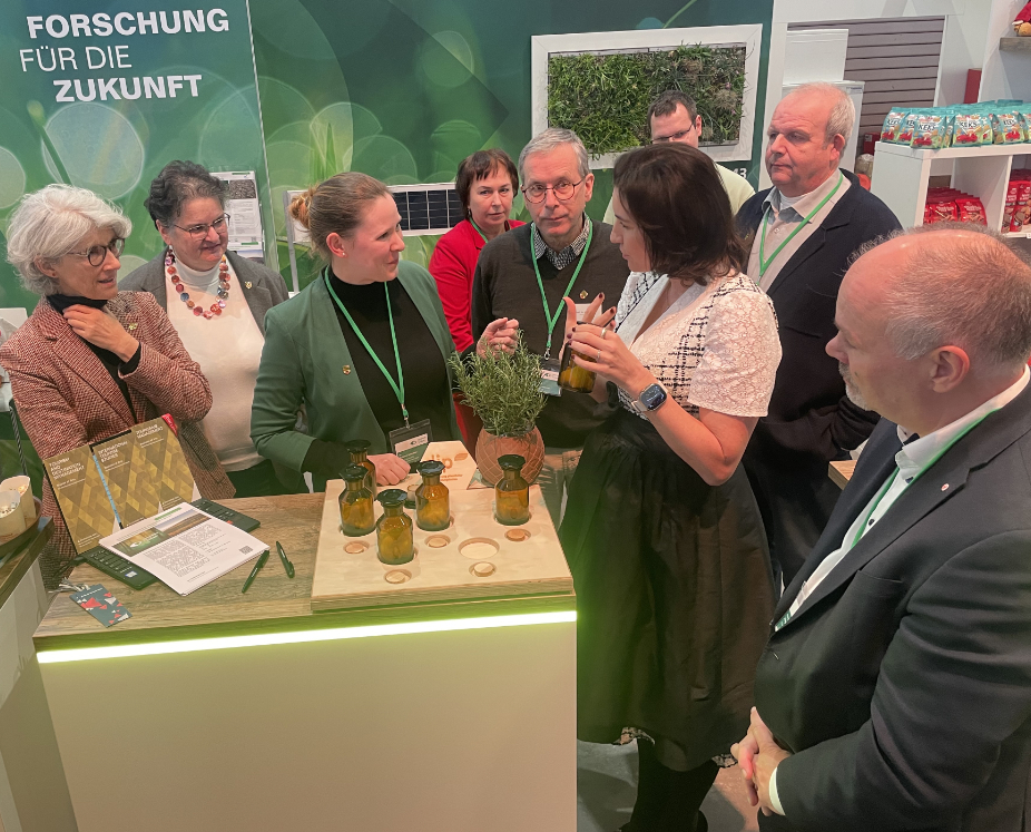 Grüne Woche 2026: Bundesforschungsministerin Dorothee Bär besucht DiP-Stand