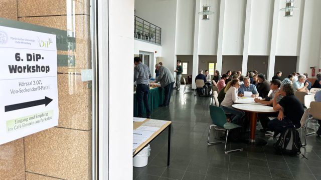 Verbundprojektpartner im Gespräch bei einer DiP-Informationsveranstaltung zur Antragsvorbereitung. © Juliane Ziegler