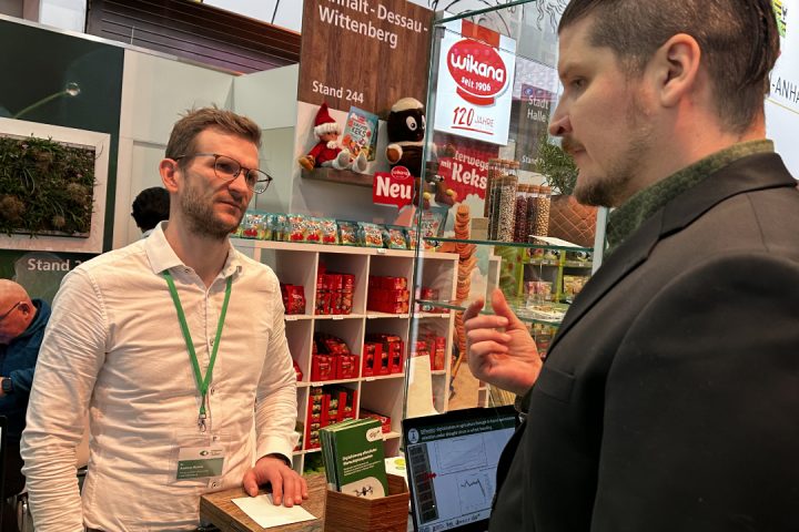 Grüne Woche 2026: Unser Partnerprojekt DiPredict, hier Dr. Andreas Maurer von der MLU, im Gespräch zum Einsatz von UAV in der Landwirtschaft